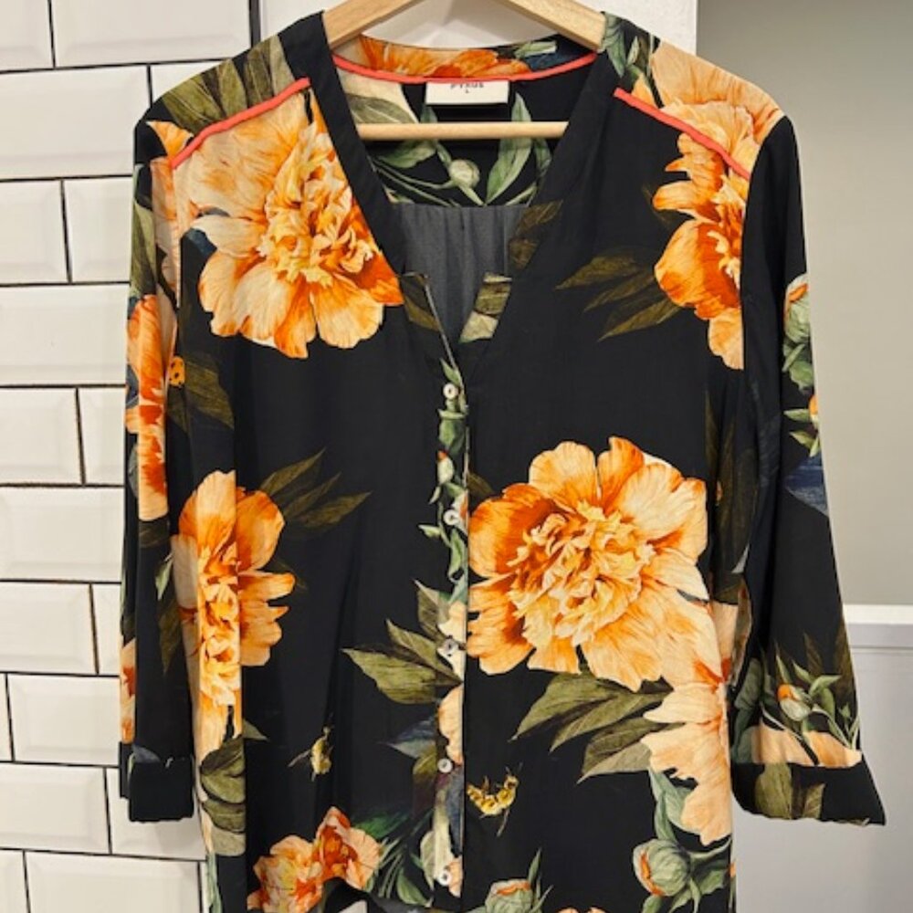 Pyrus Floral Print Silk Blouse - Navy w/Pink - Size: L